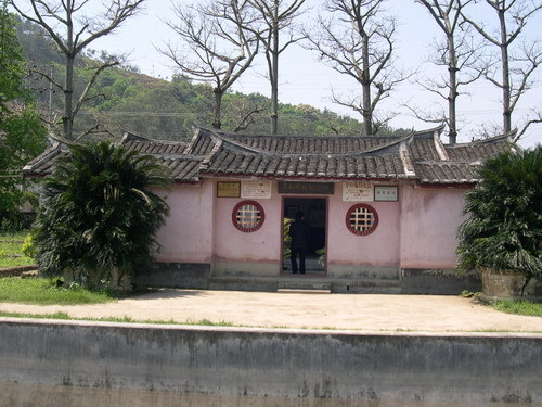 平和暴动纪念馆 纪念碑与纪念设施