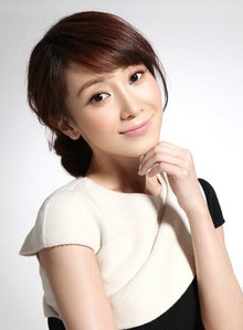 赵冬梅/许歌饰演健身馆的小前台.