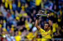 奥巴梅扬力压莱万夺取最佳射手