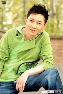 虎子是一个极具天赋的吉它手,他在地铁遇到了莫南并把她带到莫北的