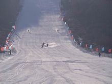 爱游戏- 爱游戏体育- AYX爱游戏体育官方网站冰雪直通一票直达雪野湖滑雪场济南冰雪消费季直通车已开通快去滑雪吧！