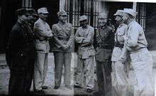 (左四)何应钦芷江受降仪式后与将领交谈 (左四)何应钦芷江受降仪式后与将领交谈