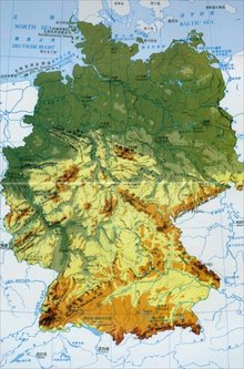 东邻波兰人民共和国,东南与捷克斯洛伐克接壤,西与联邦德国为邻