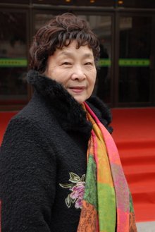 新中国第一位女魔术师邓凤鸣