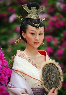 与王政君一同入宫,好姐妹,被傅昭仪陷害而死.