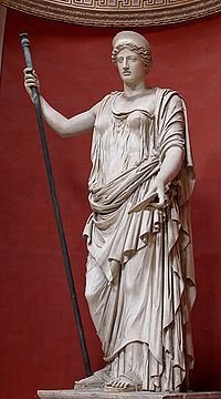 【点金杖】 女神德米特尔手中有一根点金杖,可以施法将点到的事物变成