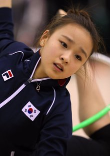 孙妍去完础律组斤风行胶事决在还是初中三年级学生时,当时就与金妍儿