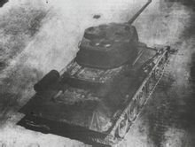 1944年5月，进行测试的T-34/85M