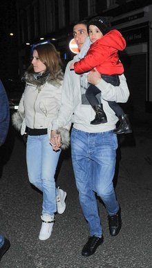 迪玛利亚携妻子孩子逛街