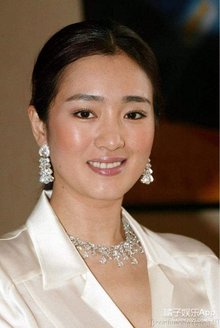 华服装设计佟华苗美术设计曹久平剪辑杜媛配乐赵季平摄影赵非编剧苏童