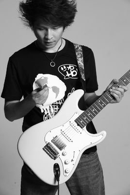 周坤著名吉他手