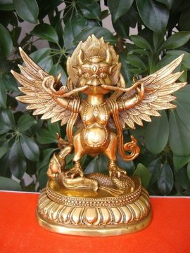 迦楼罗(印度神话中的一种巨鸟)_360百科