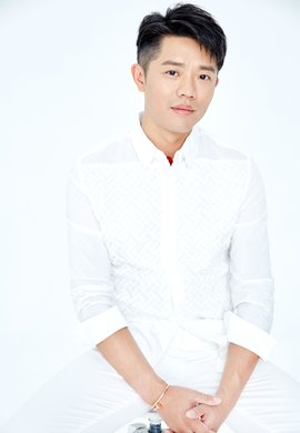 曾毅组合凤凰传奇的男主唱