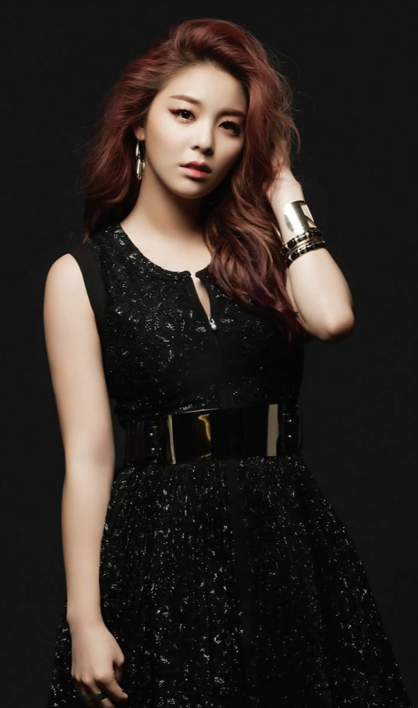 李艺真图册_360百科