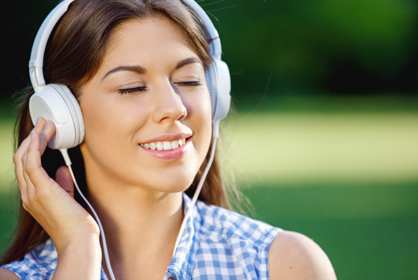 都说听音乐能够使人安静下来,那么听一些比较嗨的歌也能安静下来吗?