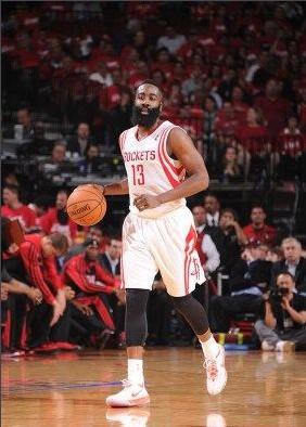 詹姆斯哈登从雷霆替补到火箭领袖的蜕变之路