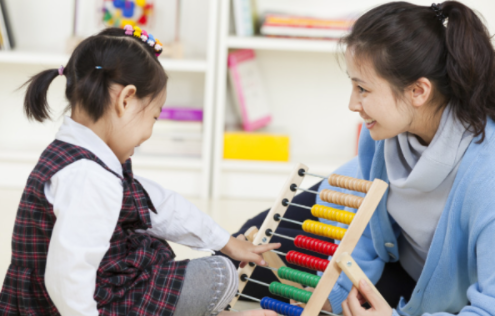 影院365：正版澳门管家婆资料大全-两陌生女子将幼童关进飞机厕所“教育”？最新回应