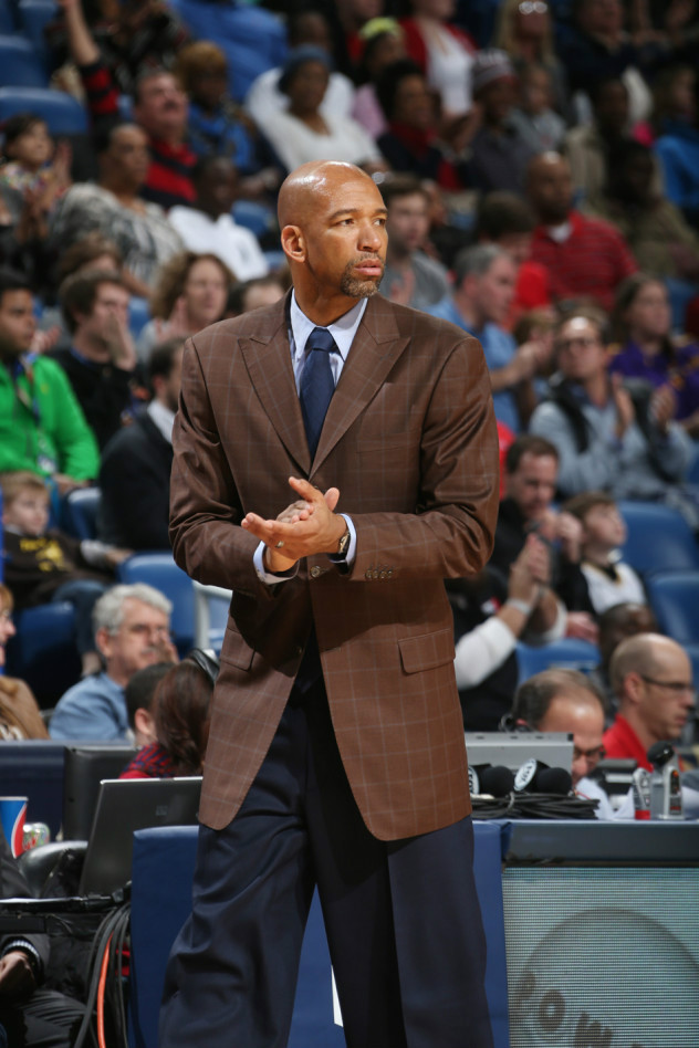 解析蒙蒂威廉姆斯如何调整防守轮转应对西部强敌