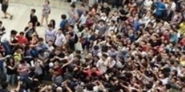 发生踩踏事故的预防和自救方法_360新知