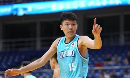 杨瀚森内线翻江倒海砍下27分10篮板书写职业生涯新篇章