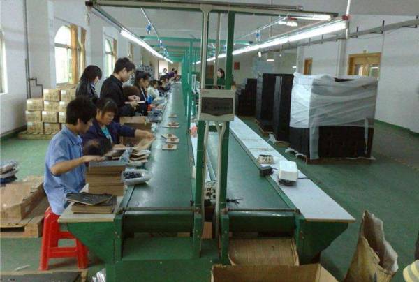 经过了4年了，他们依旧在流水线上工作，我不知道他们的未来有没有奔头。