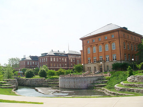 美国伊利诺大学香槟分校图册_360百科