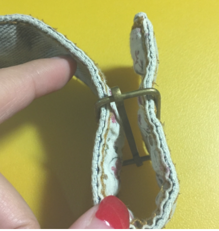 如何安装背带裤背带扣_360新知