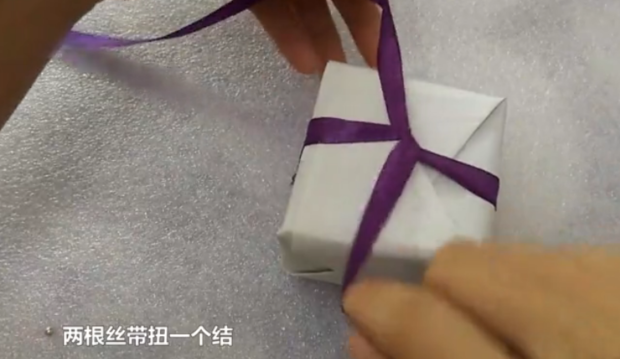礼物盒怎么包装，礼物包装的蝴蝶结该怎么打