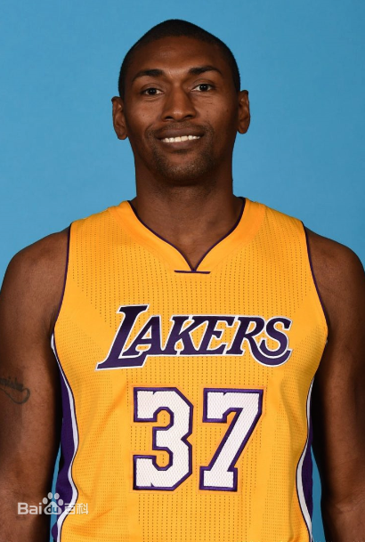 1979年11月13日出生于美国纽约州纽约市皇后桥,原名罗恩·阿泰斯特