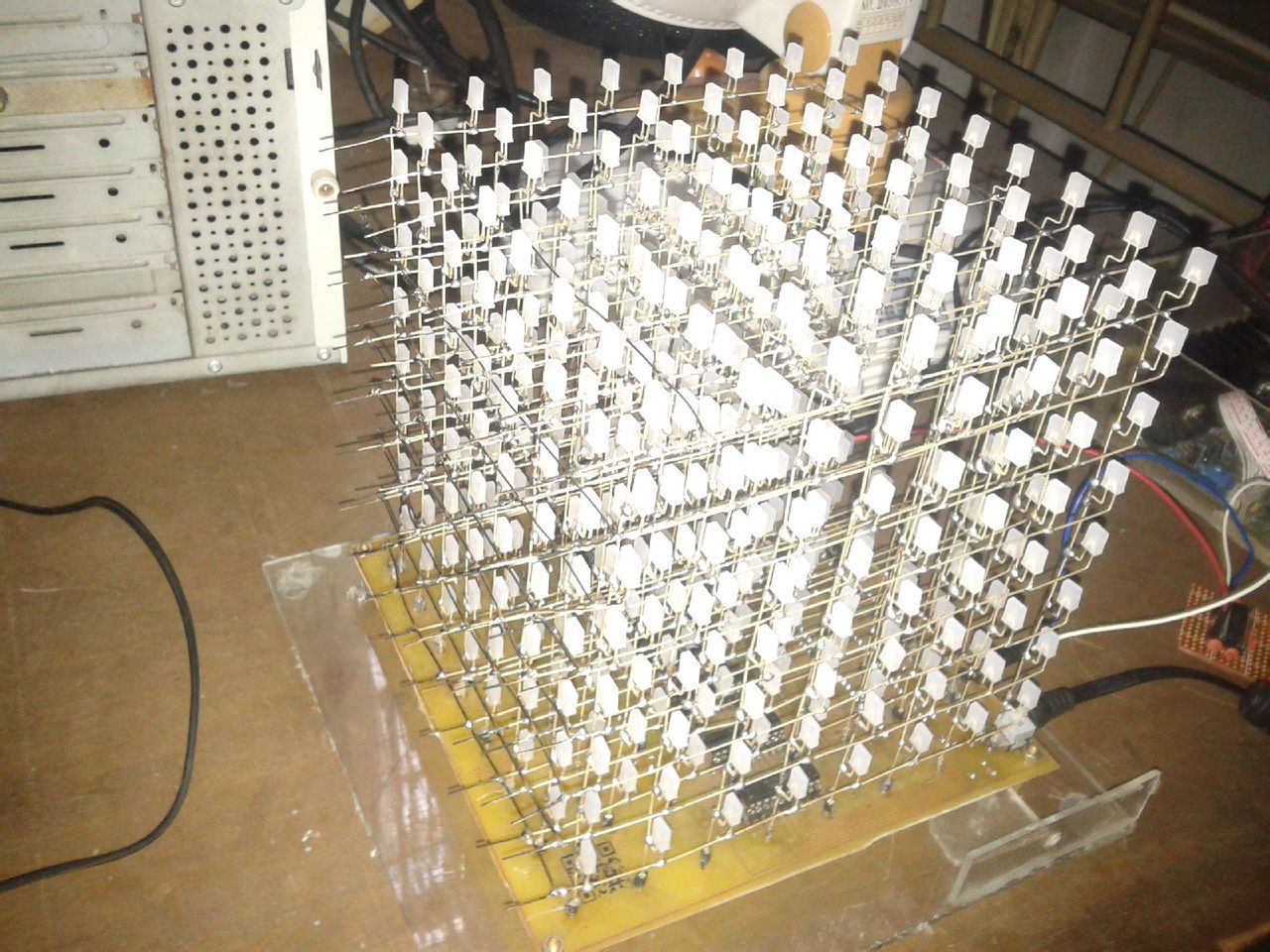 光立方(单片机控制的小型立方体led灯组)_360百科