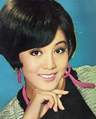 何莉莉图册_360百科