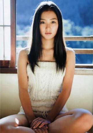 高田里穗图册_360百科