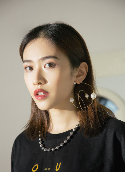 刘美彤图册_360百科