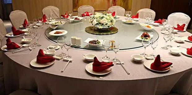 餐桌上如何找准自己的座位_360新知