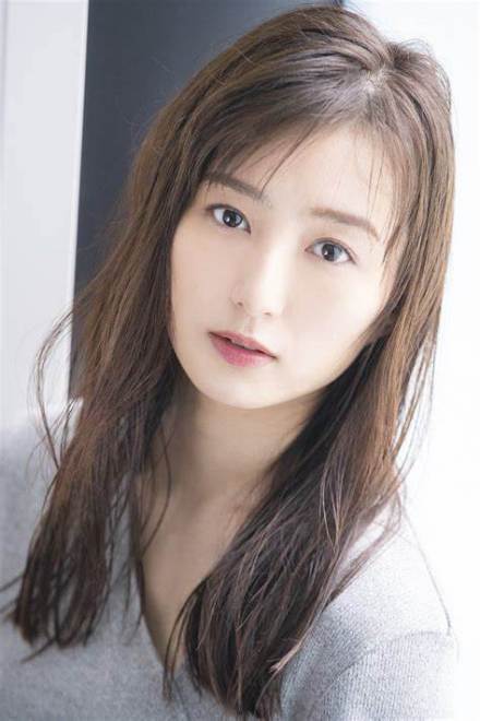 高田里穗图册_360百科