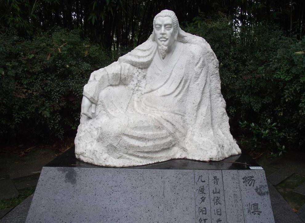 临江仙·滚滚长江东逝水图册_360百科