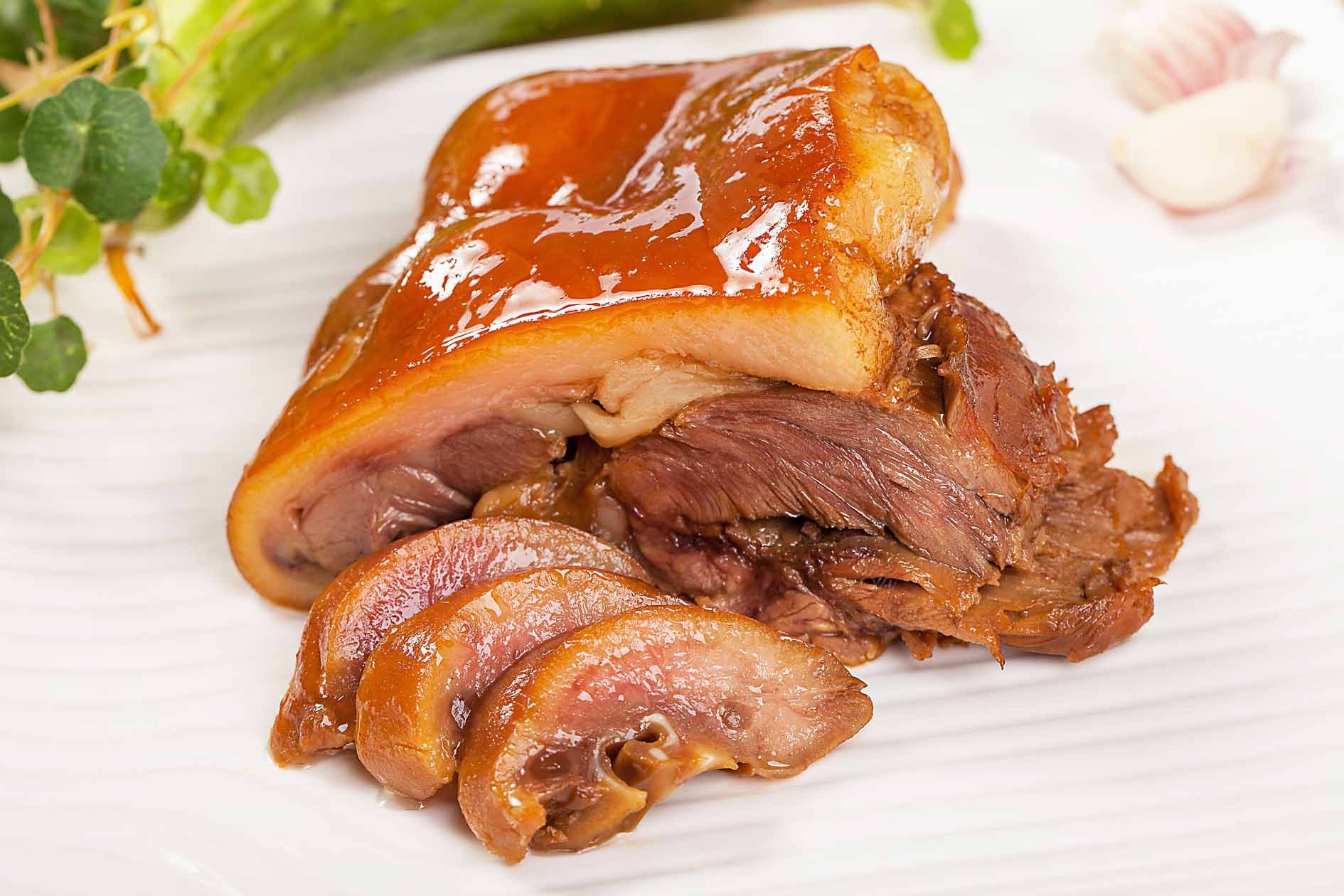 社区店竟然能吃到淮扬三头之一的红扒整猪头|北京玉华台饭庄 - 哔哩哔哩