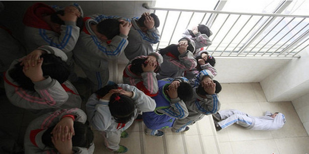 遇到踩踏事件如何保护自己_360新知
