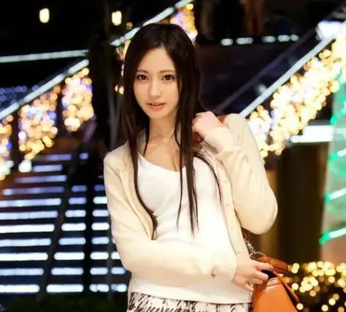 桃谷绘里香图册_360百科