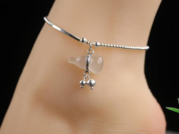 伟德bv1946官网-手链带左手还是右手