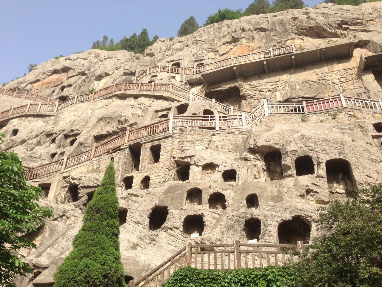 【携程攻略】洛阳龙门石窟景点,龙门石窟位于河南省洛阳市，是世界上造像最多、规模最大的石刻艺术宝…