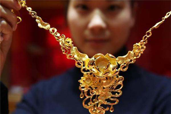 伟德bv1946官网-金价：一夜大变天！黄金价差居然这么大？暴涨价了？