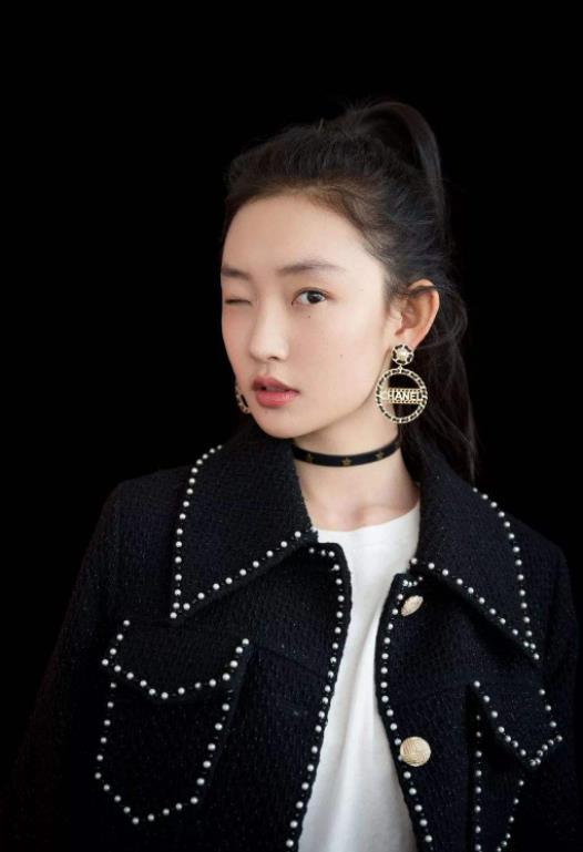 周依然图册_360百科