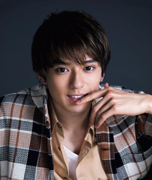新田真剑佑图册_360百科