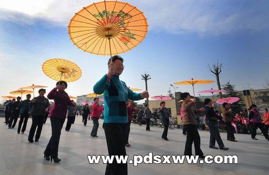 花伞舞图册_360百科