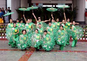 花伞舞图册_360百科