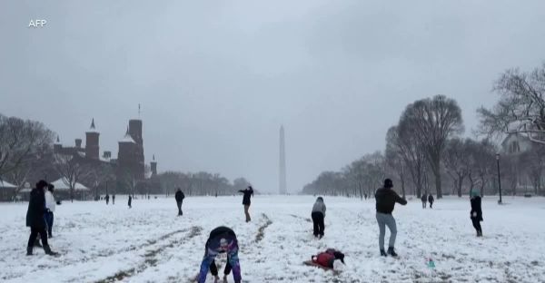 冬季风暴将降临美国三州地区，外国人都是如何清雪的？