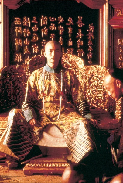 贝托鲁奇执导,尊龙演绎溥仪一生,中国历史与西方视角的完美融合。