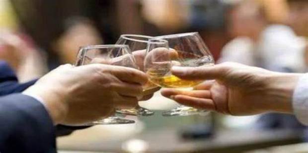 向领导敬酒时都说些啥?如何准备敬酒辞_360新知