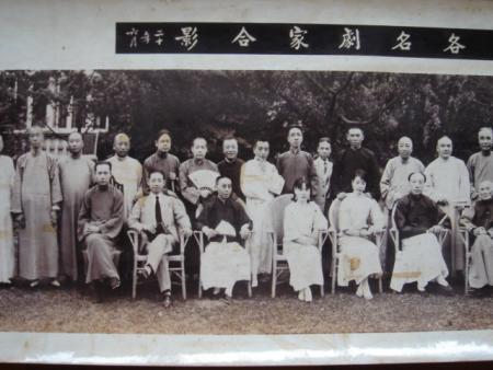 独行月球带你进入科幻新世界